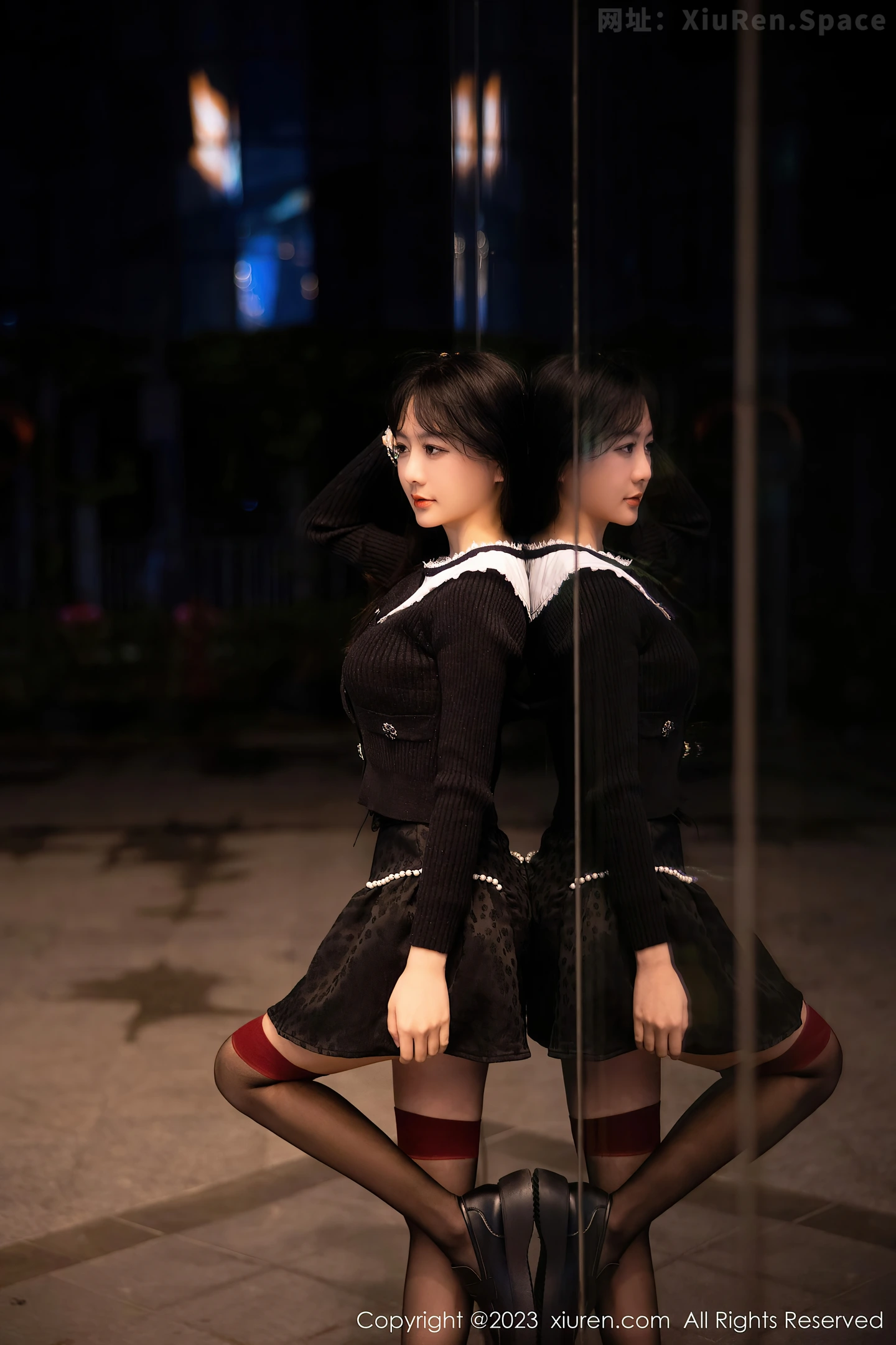 图片[5]-[XiuRen秀人网]2023.05.11 VOL.6724 幼幼 黑色短裙与蕾丝内衣加黑丝美腿性感私房写真集-秀人网官方网站